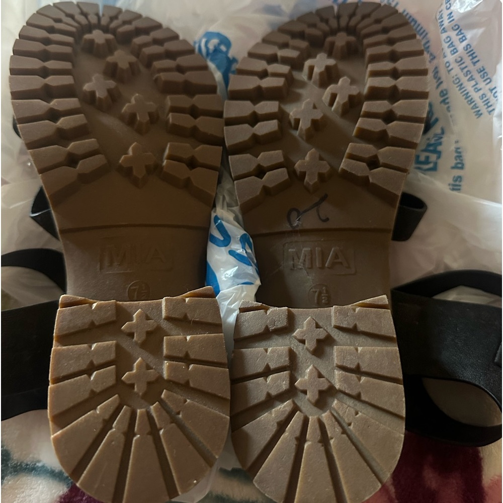 Sandals - Picture 4 of 5